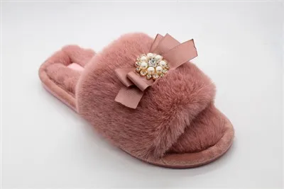 Hausschuhe mit Schmetterlingsknoten